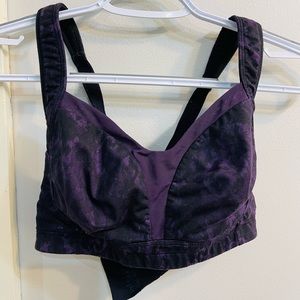 Lululemon sports bra